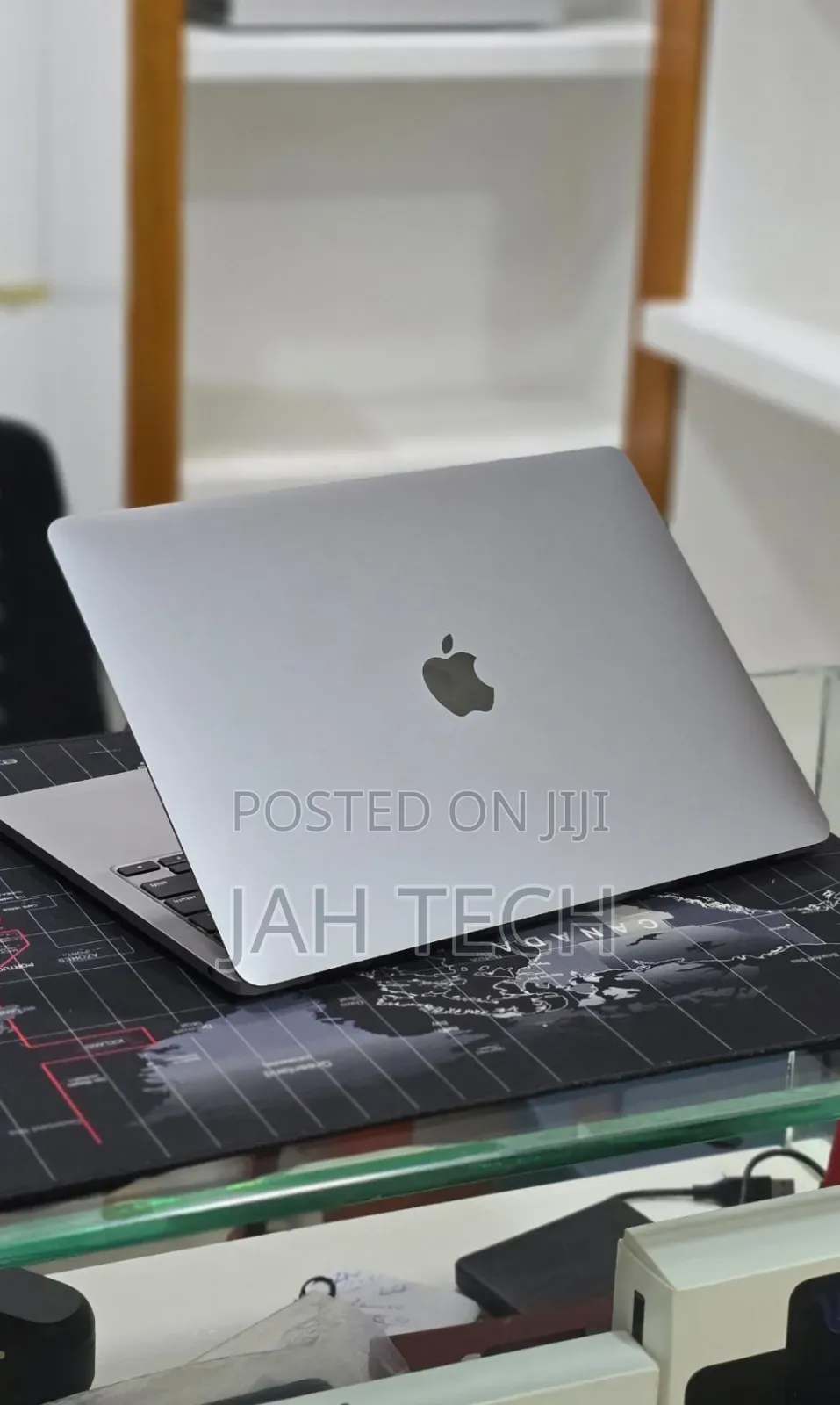 New Laptop Apple MacBook Pro 2022 M2 16GB Apple M2 SSD 512GB