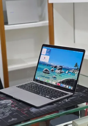 New Laptop Apple MacBook Pro 2022 M2 16GB Apple M2 SSD 512GB