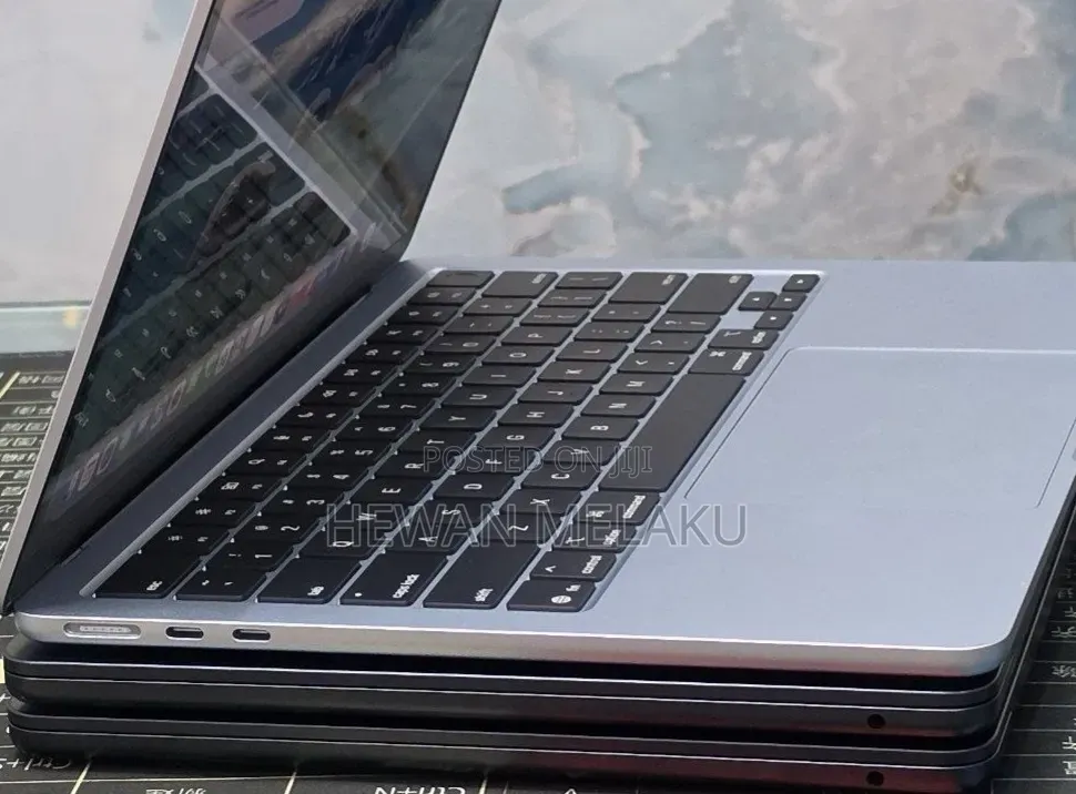 New Laptop Apple MacBook Air 2025 M4 16GB Apple M4 SSD 256GB