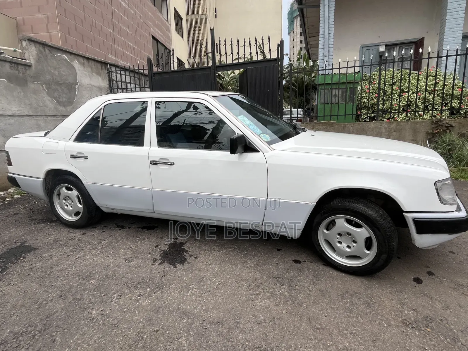 Mercedes-Benz 230E 1989 White