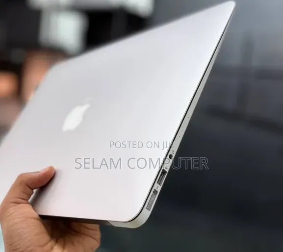 New Laptop Apple MacBook Pro 2017 8GB Intel Core i5 SSD 128GB