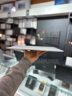 New Laptop Apple MacBook Pro 2017 8GB Intel Core i5 SSD 128GB