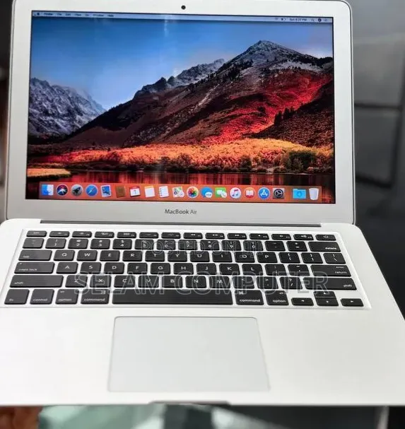 New Laptop Apple MacBook Pro 2017 8GB Intel Core i5 SSD 128GB