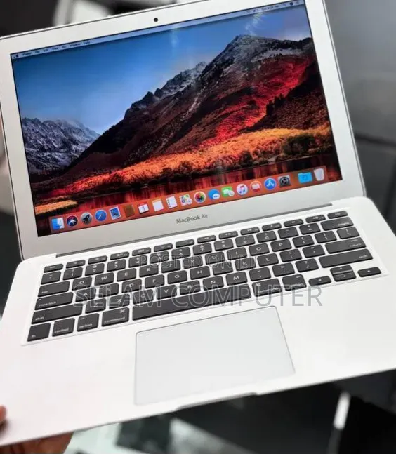 New Laptop Apple MacBook Pro 2017 8GB Intel Core i5 SSD 128GB