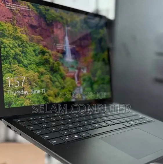 New Laptop Microsoft Surface 16GB Intel Core i7 SSD 512GB