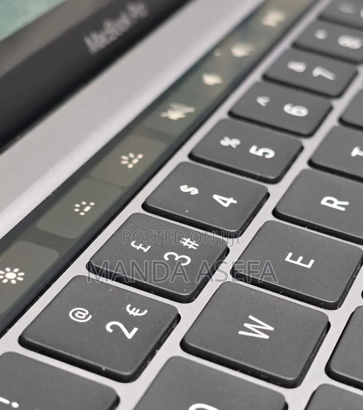New Laptop Apple MacBook Pro 2020 M1 8GB Apple M1 SSD 512GB