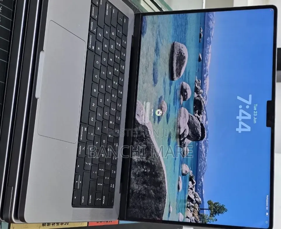 New Laptop Apple MacBook Pro 2021 M1 32GB Apple M1 SSD 512GB