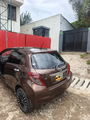 Toyota Yaris 2012 Brown