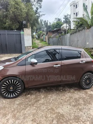Toyota Yaris 2012 Brown