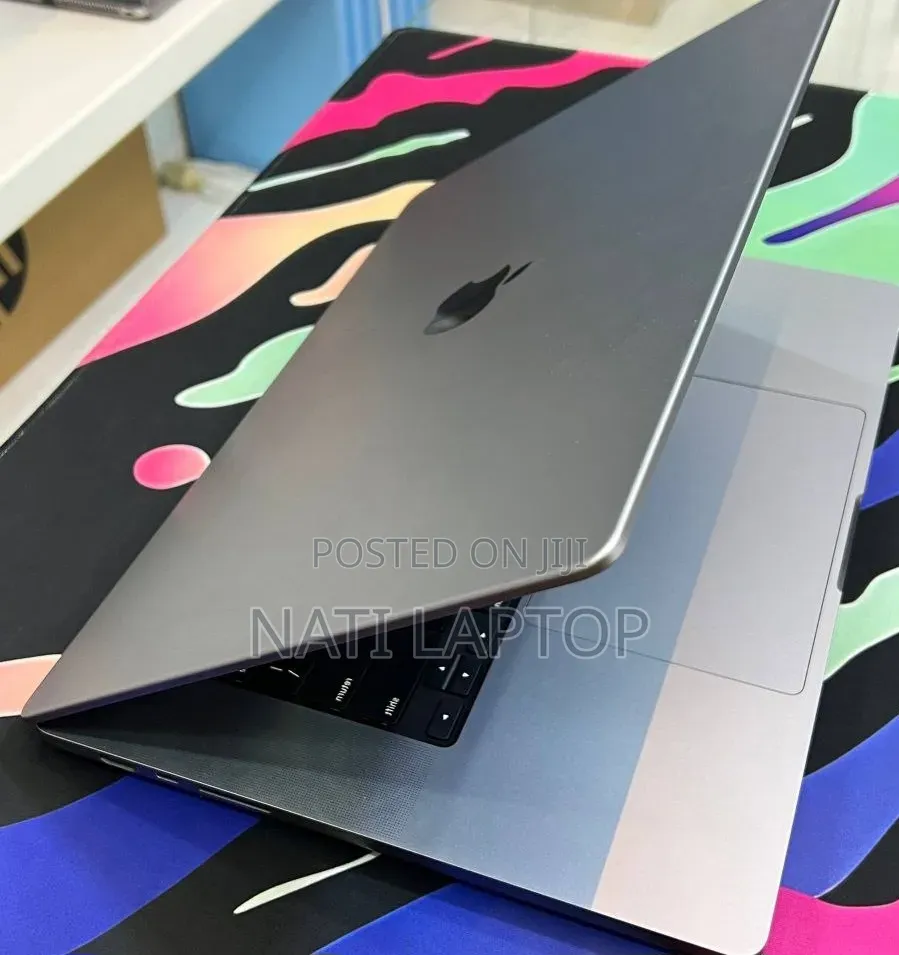 New Laptop Apple MacBook Pro 2021 M1 32GB Apple M1 Pro SSD 512GB