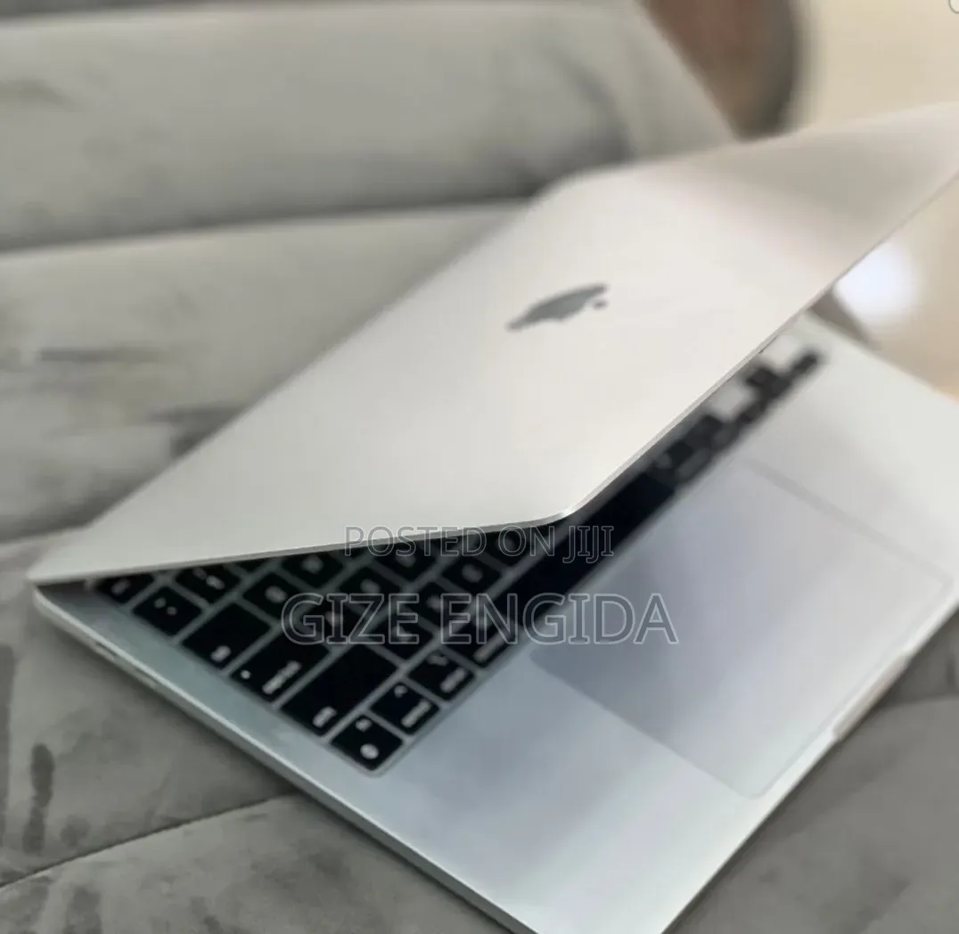 New Laptop Apple MacBook Pro 2022 M2 8GB Apple M2 SSD 512GB