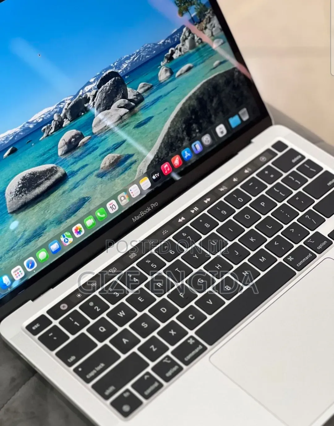 New Laptop Apple MacBook Pro 2022 M2 8GB Apple M2 SSD 512GB