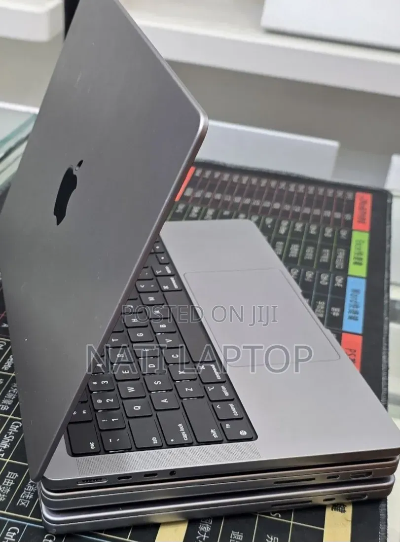 New Laptop Apple MacBook Pro 2021 M1 32GB Apple M1 Pro SSD 512GB