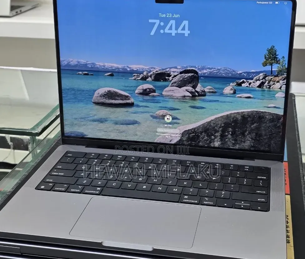 New Laptop Apple MacBook Pro 2020 M1 32GB Apple M1 Pro SSD 512GB
