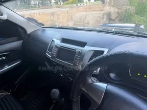 Toyota Hilux 2014 Black