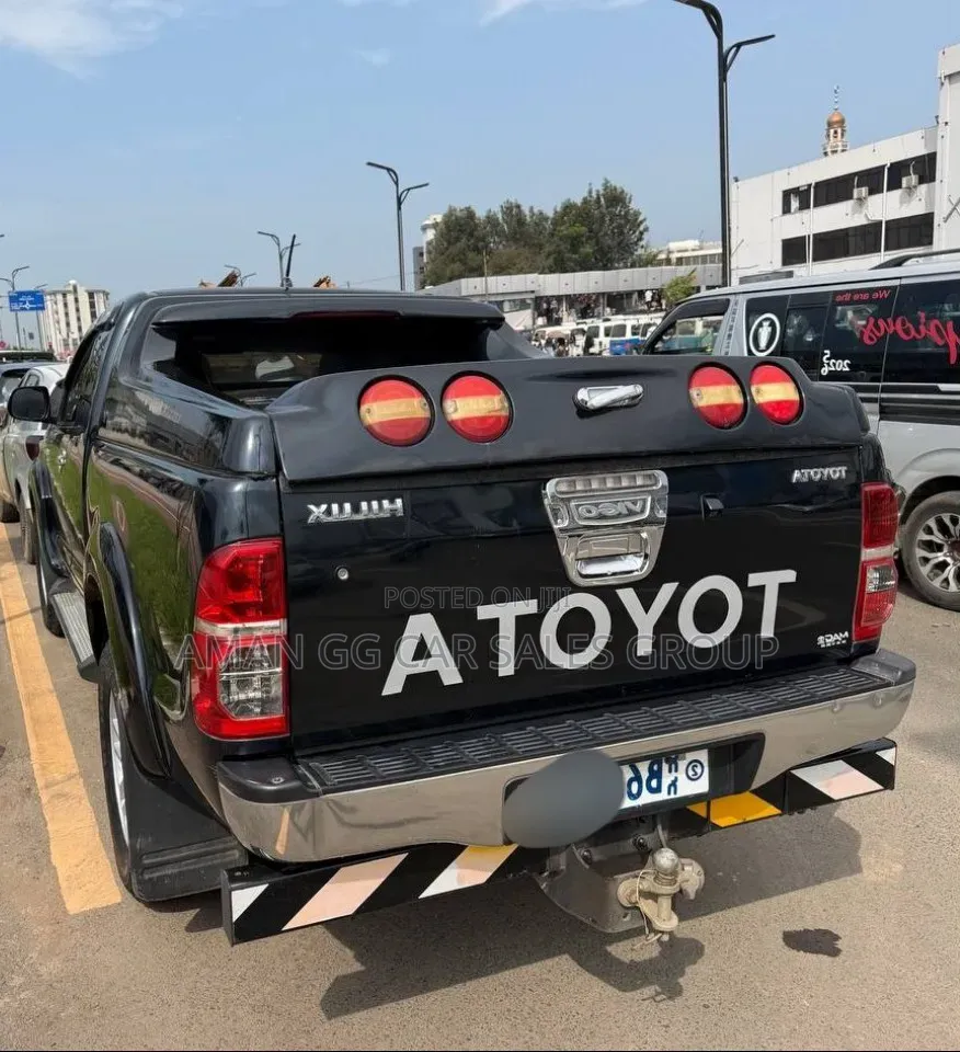 Toyota Hilux 2014 Black