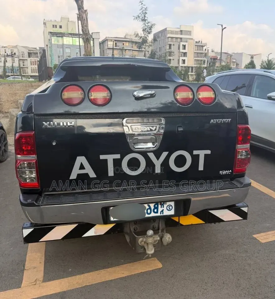 Toyota Hilux 2014 Black
