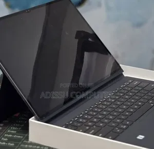 New Laptop Samsung Galaxy Book4 12GB Intel Core i7 SSD 256GB