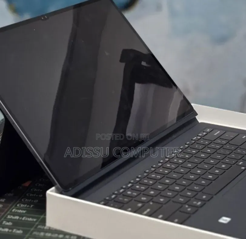 New Laptop Samsung Galaxy Book4 12GB Intel Core i7 SSD 256GB
