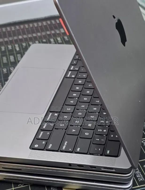 New Laptop Apple MacBook Pro 2021 M1 32GB Apple M1 Pro SSD 512GB