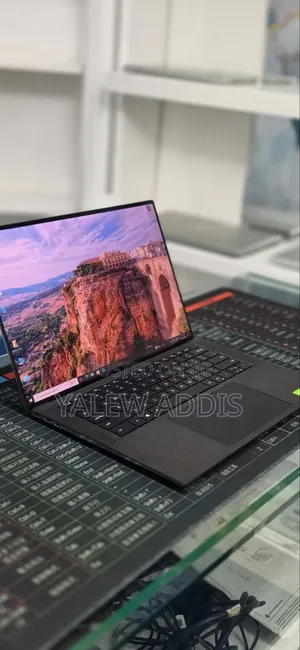 New Laptop Dell Precision 5560 16GB Intel Core i9 SSD 512GB