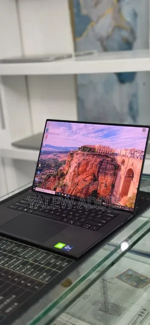 New Laptop Dell Precision 5560 16GB Intel Core i9 SSD 512GB