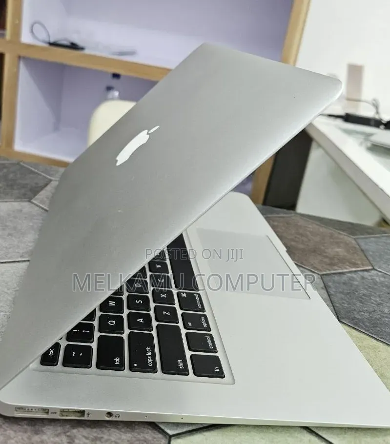 New Laptop Apple MacBook Air 2017 8GB Intel Core i5 SSD 256GB