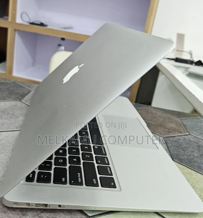 New Laptop Apple MacBook Air 2017 8GB Intel Core i5 SSD 256GB