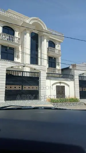Furnished 4bdrm Villa in Bole for sale