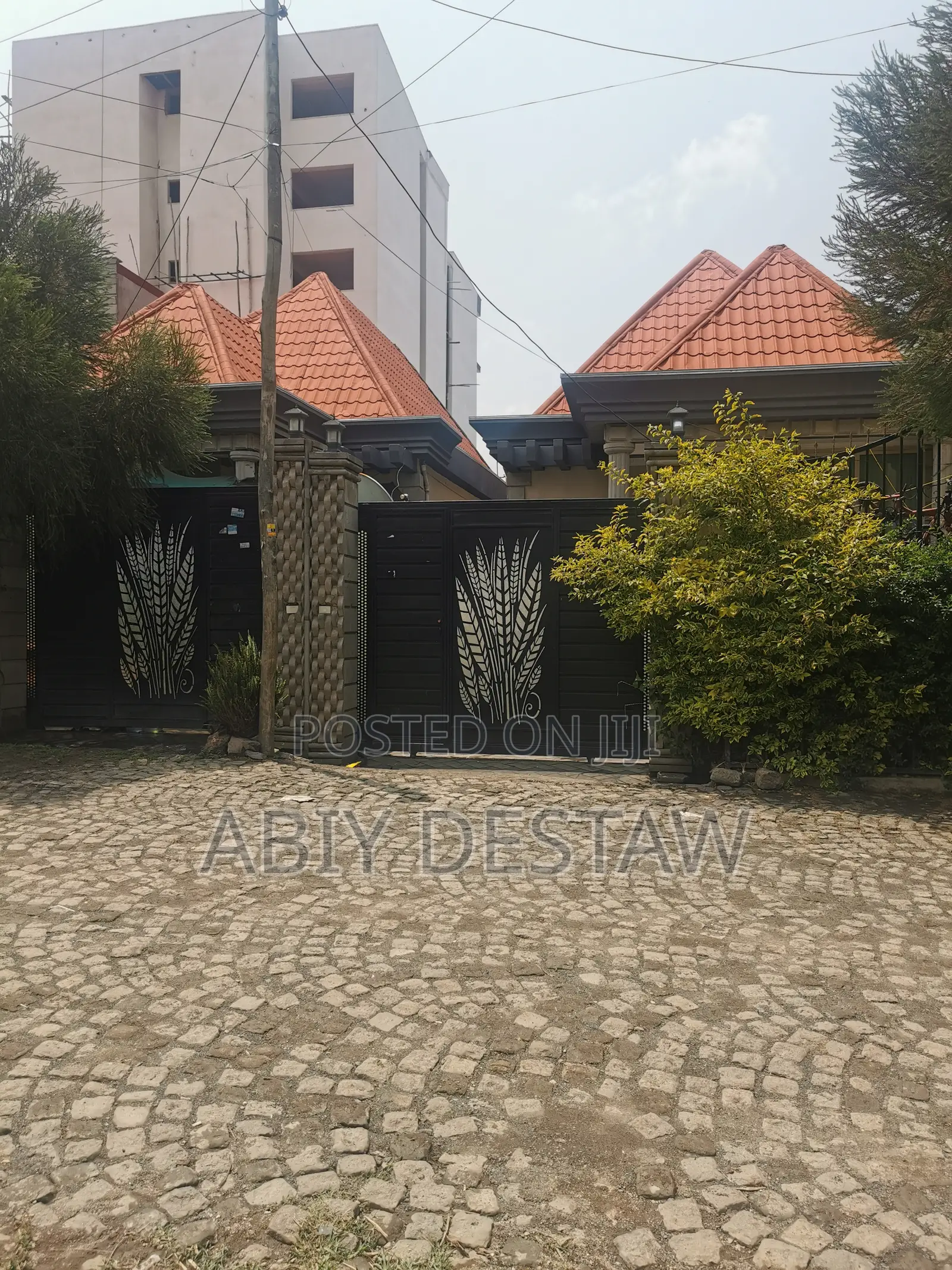 Furnished 4bdrm Villa in Bole for sale