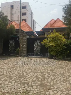 Furnished 4bdrm Villa in Bole for sale
