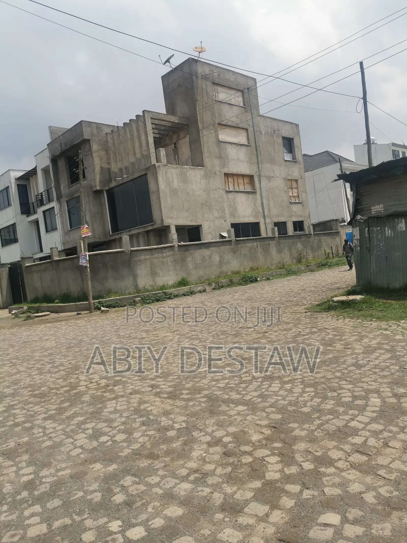 Furnished 4bdrm Villa in Bole for sale