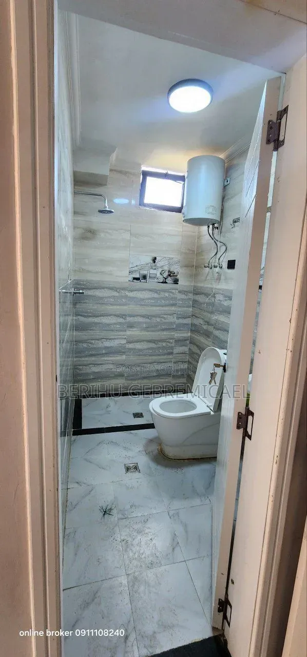 3bdrm Villa in አያት, Bole for sale