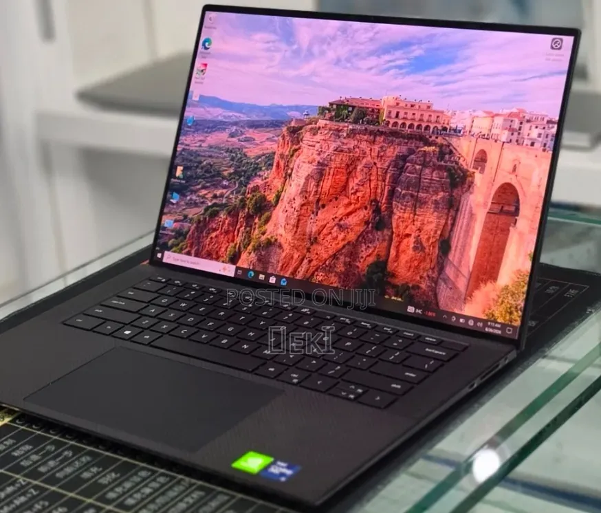 New Laptop Dell Precision 5560 16GB Intel Core i9 SSD 512GB