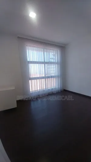3bdrm Villa in አዲሱ ገበያ, Gullele for rent