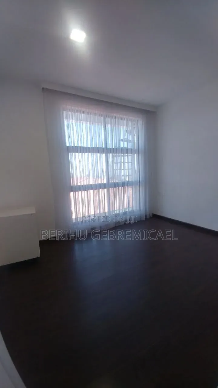 3bdrm Villa in አዲሱ ገበያ, Gullele for rent