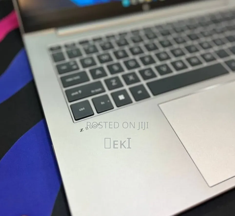 New Laptop HP ZBook Firefly 14 G10 16GB Intel Core i7 SSD 512GB