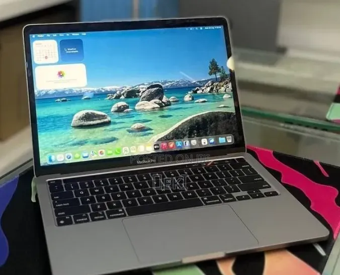 New Laptop Apple MacBook Pro 2020 M1 8GB Apple M1 SSD 256GB