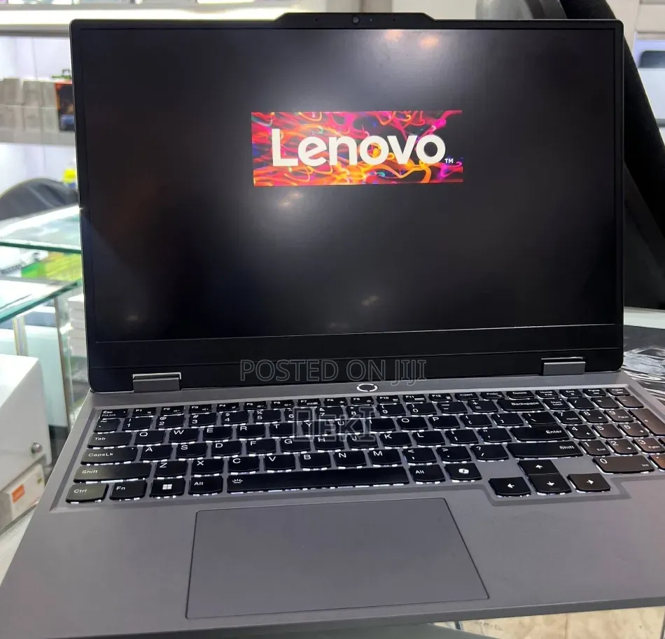 New Laptop Lenovo LOQ 15IRH8 16GB AMD Ryzen 5 SSD 512GB