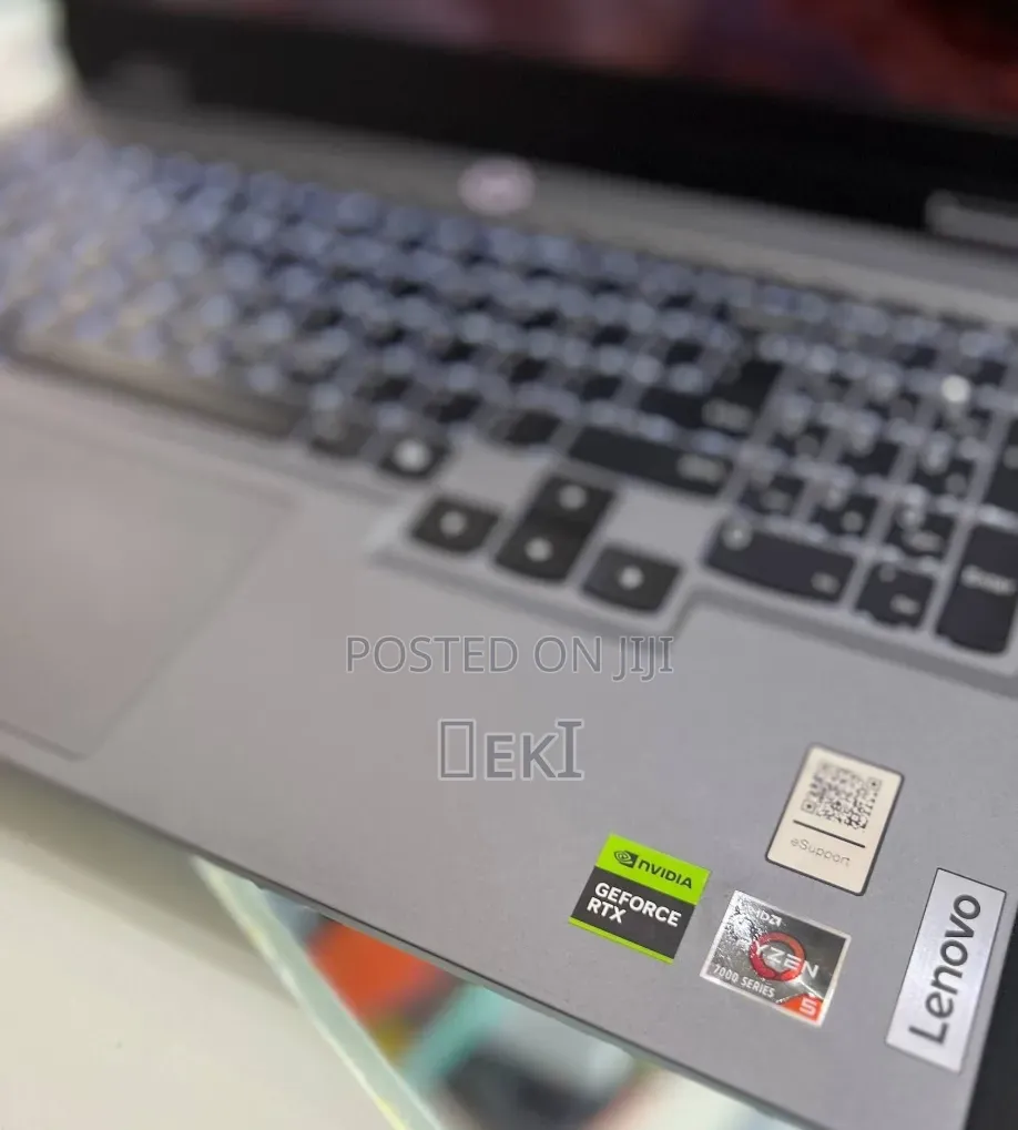 New Laptop Lenovo LOQ 15IRH8 16GB AMD Ryzen 5 SSD 512GB