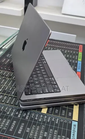 New Laptop Apple MacBook Pro 2020 M1 32GB Apple M1 Pro SSD 512GB
