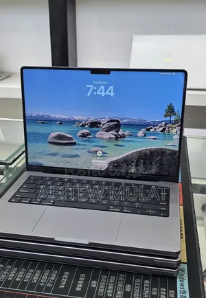 New Laptop Apple MacBook Pro 2020 M1 32GB Apple M1 Pro SSD 512GB