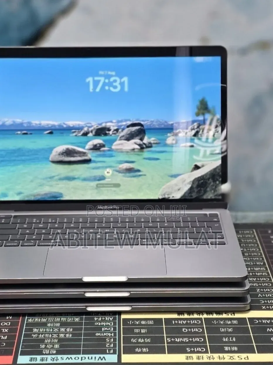 New Laptop Apple MacBook Pro 2020 M1 8GB Apple M1 SSD 512GB
