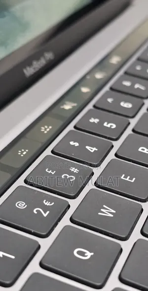 New Laptop Apple MacBook Pro 2020 M1 8GB Apple M1 SSD 512GB