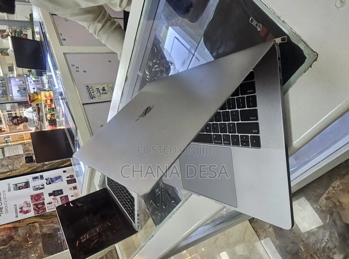 New Laptop Apple MacBook Pro 2018 16GB Intel Core i7 SSD 512GB