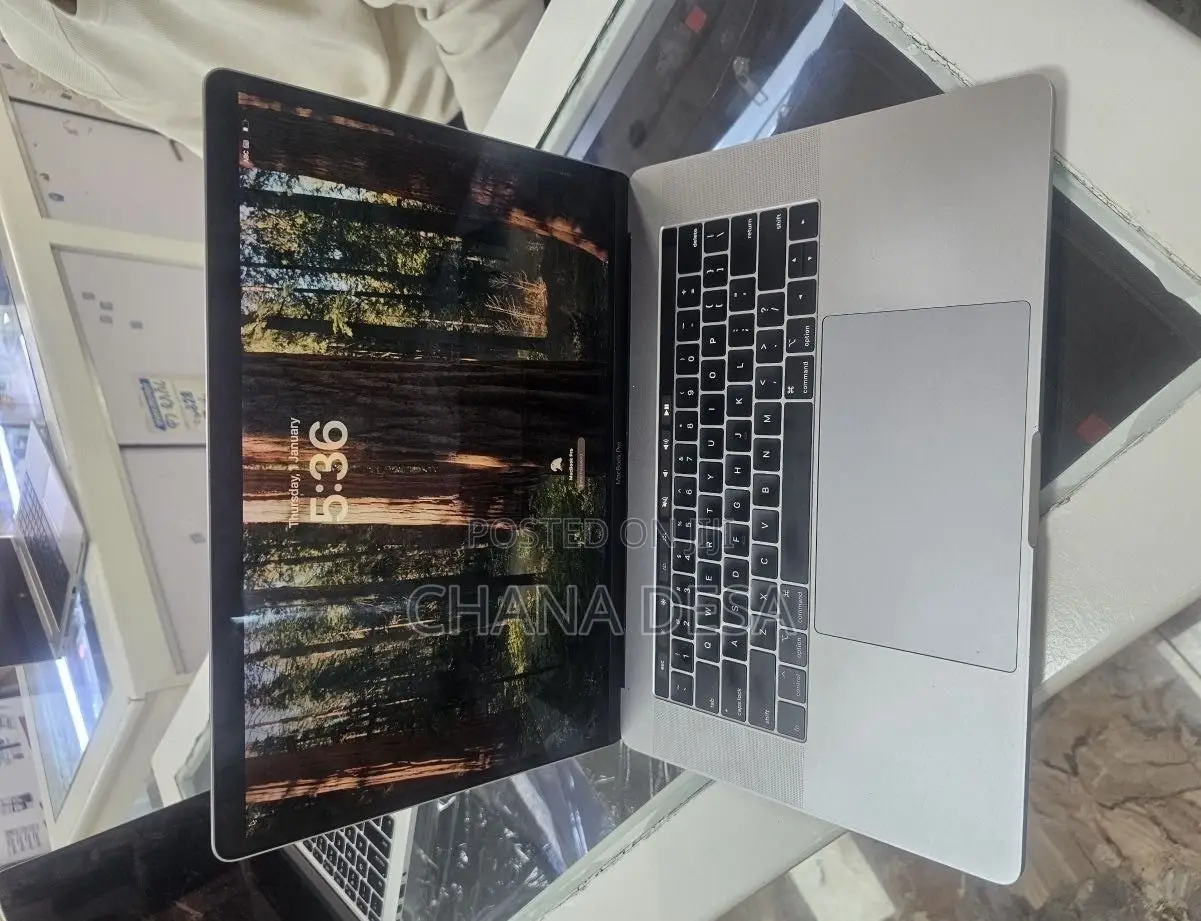 New Laptop Apple MacBook Pro 2018 16GB Intel Core i7 SSD 512GB