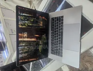 New Laptop Apple MacBook Pro 2018 16GB Intel Core i7 SSD 512GB