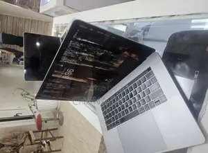 New Laptop Apple MacBook Pro 2018 16GB Intel Core i7 SSD 512GB