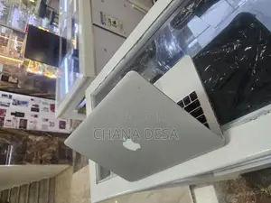 New Laptop Apple MacBook Pro 2015 8GB Intel Core i5 SSD 256GB