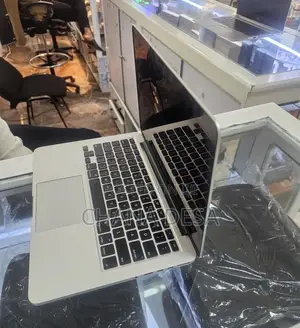 New Laptop Apple MacBook Pro 2015 8GB Intel Core i5 SSD 256GB